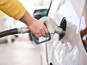 Los grandes beneficios de las petroleras suscitan críticas de ecologistas y consumidores