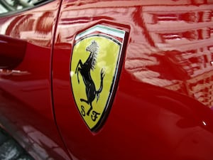 Ferrari se reorganiza para concentrarse en la conversión hacia el eléctrico